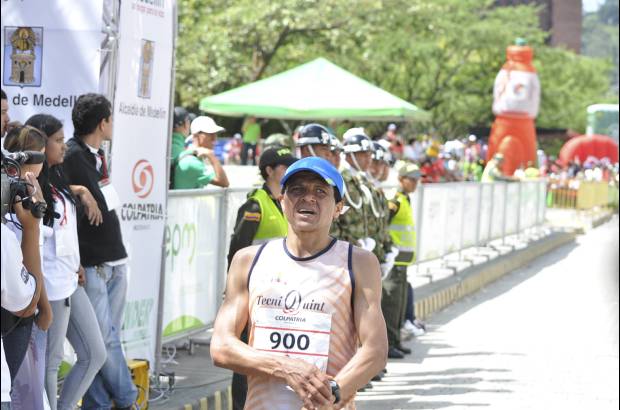 Esteban Jaramillo y Sebasti&#225;n Salazar - M&#225;s de 10 mil competidores se dieron cita en esta hist&#243;rica cita deportiva que se corr&#237;a en las modalidades de 5, 10, 21 y 42 kil&#243;metros.