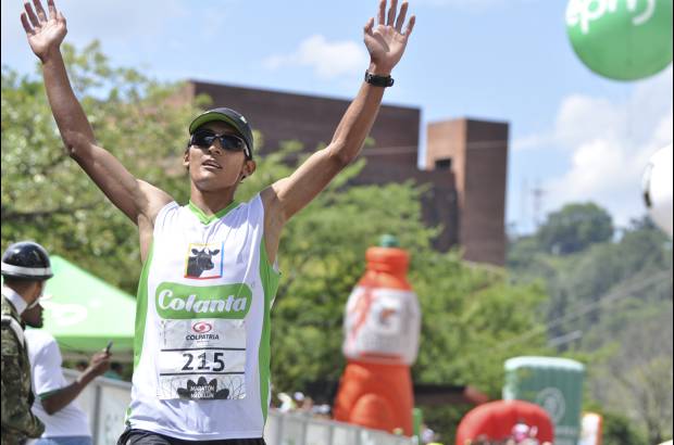 Esteban Jaramillo y Sebasti&#225;n Salazar - M&#225;s de 10 mil competidores se dieron cita en esta hist&#243;rica cita deportiva que se corr&#237;a en las modalidades de 5, 10, 21 y 42 kil&#243;metros.