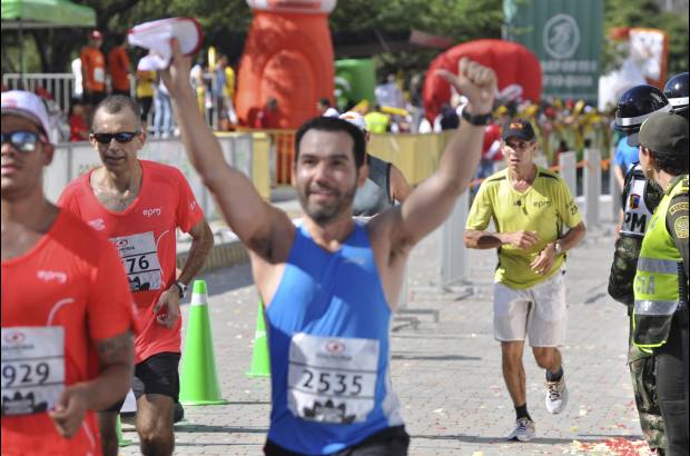 Esteban Jaramillo y Sebasti&#225;n Salazar - M&#225;s de 10 mil competidores se dieron cita en esta hist&#243;rica cita deportiva que se corr&#237;a en las modalidades de 5, 10, 21 y 42 kil&#243;metros.