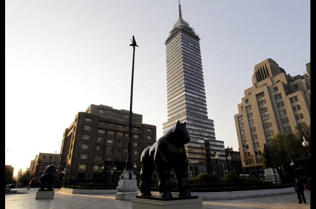 Reuters - El cuadro favorito de Botero en esta exposición es un retrato de su hijo Pedro, el cual murió en un accidente automovilístico en 1974, que forma parte de la colección del Museo de Antioquia.