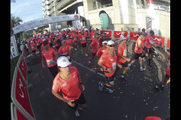 Esteban Jaramillo y Sebastián Salazar - Más de 10 mil competidores se dieron cita en esta histórica cita deportiva que se corría en las modalidades de 5, 10, 21 y 42 kilómetros.