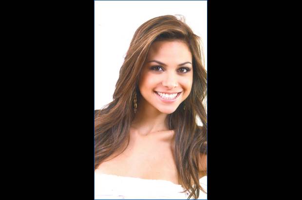 Cortesía Concurso Nacional de Belleza - Tatiana tiene 22 años. Sus medidas son 86-65-92 y su estatura 1.72 metros. Sus ojos son color miel, su cabello castaño claro y su piel trigueña. Es politóloga de la Universidad Tecnológica de Bolívar y cursa una Maestría en Negocios Internacionales e Integración. Es hija de Édgar Nájera Porto y Liliana Cardona Sierra. Sus hermanos son: Karina y Daniel.