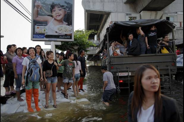 Reuters - El caudal de agua comenzó a descender hacia Bangkok, situada en la desembocadura del río Chao Praya y capital en la que habitan unas 12 millones de personas.