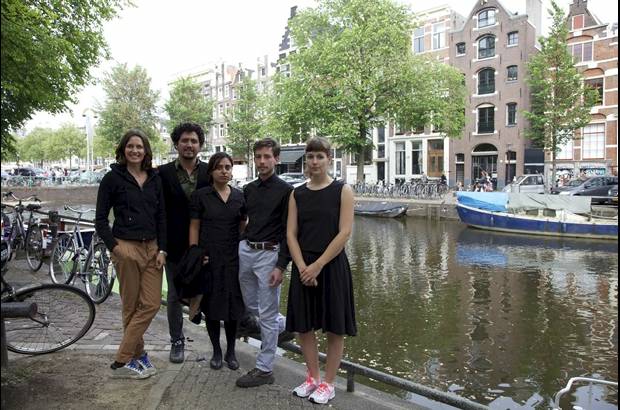 Cortes&#237;a - No todos los artistas viajaron a Amsterdam. Enviaron sus obras, con el tema de la memoria.