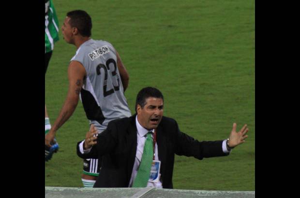 Esteban Vanegas y Henry Agudelo - La celebraci&#243;n del primer gol de Dorlan Pab&#243;n.