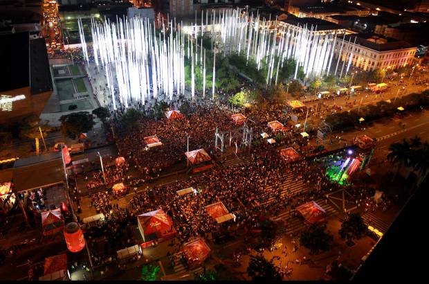 Manuel Saldarriaga - La inauguraci&#243;n de la Feria de las Flores se cumpli&#243; en el Parque de la Luz, en la calle San Juan.