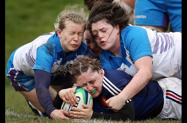 AFP - Rugby entre los equipos femeninos de Escocia y Francia.