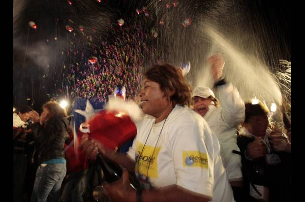 REUTERS - Cuando finalizó el operativo de rescate la celebración se tomó al Esperanza.