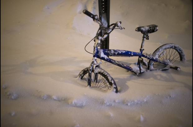 AP - La primera gran tormenta del invierno del 2014 ha generado temperaturas gélidas y fuertes vientos desde la parte baja del Valle de Misisipi hasta la costa atlántica, con cerca de 60 centímetros de nieve en algunas áreas de Massachusetts.