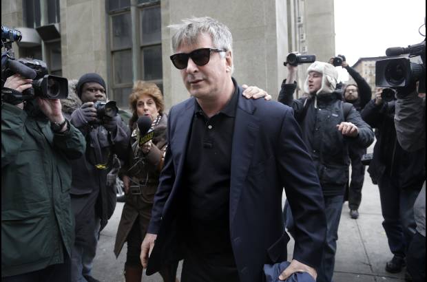 AP - El actor Alec Baldwin gan&#243; esta semana una demanda contra una acosadora que lo persegu&#237;a e invent&#243; una relaci&#243;n sentimental con &#233;l desde hace varios a&#241;os. La mujer fue condenada a seis meses de prisi&#243;n.