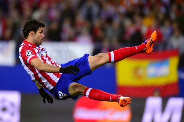 FOTO AFP - Diego Costa, que estuvo en duda para el partido, tuvo que ser sustituido en la primera parte del partido por una lesi&#243;n.