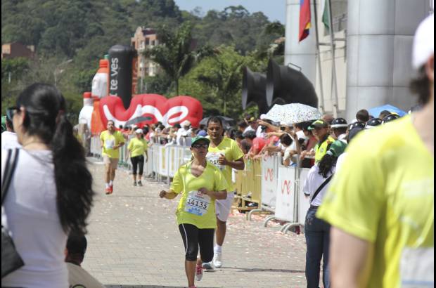 Esteban Jaramillo y Sebastián Salazar - Más de 10 mil competidores se dieron cita en esta histórica cita deportiva que se corría en las modalidades de 5, 10, 21 y 42 kilómetros.