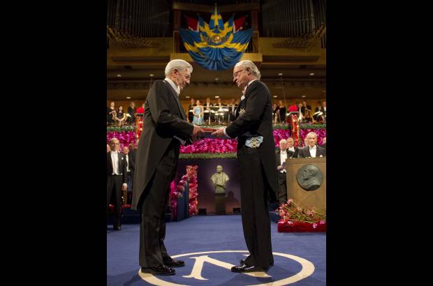 Reuters - El peruano Mario Vargas Llosa recibi&#243; el Premio Nobel de Literatura de 2010. Fue el cuarto en recibir el galard&#243;n, despu&#233;s de que fueron entregados los de F&#237;sica, Qu&#237;mica y Medicina, y antes del Premio Nobel de Econom&#237;a.