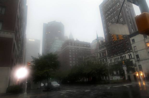 Reuters - Cerca de los r&#237;os Hudson y East, en el Bajo Manhattan, y en distintos puntos de las v&#237;as de circunvalaci&#243;n de la ciudad se detectaron inundaciones.