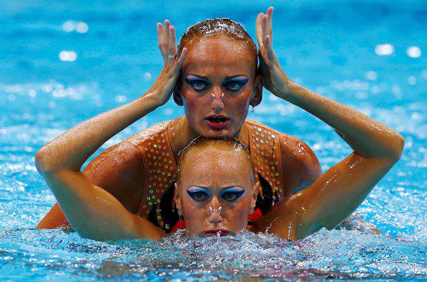 Reuters - La nataci&#243;n sincronizada en la especialidad de d&#250;o entreg&#243; este martes 7 de agosto unas impresionantes im&#225;genes de la competencia en la que se impusieron las rusas Natalia Ishchenko y Svetlana Romashina.