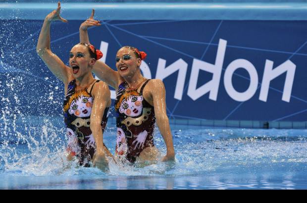 Reuters - Natalia Ishchenko y Svetlana Romashina, las ganadoras del oro.