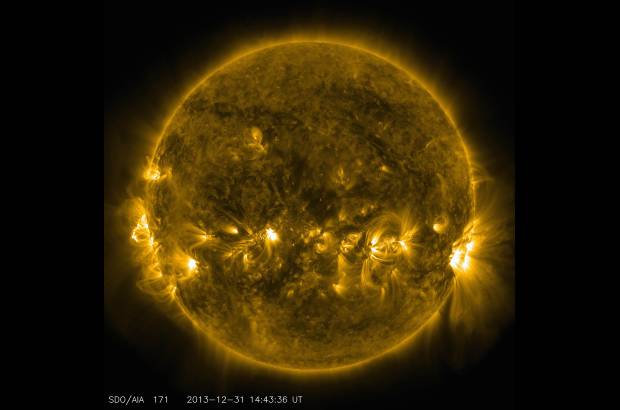 Reuters/Nasa - Imagen del sol captada por la Nasa este 31 de diciembre. Se puede ver la corona de fuego.