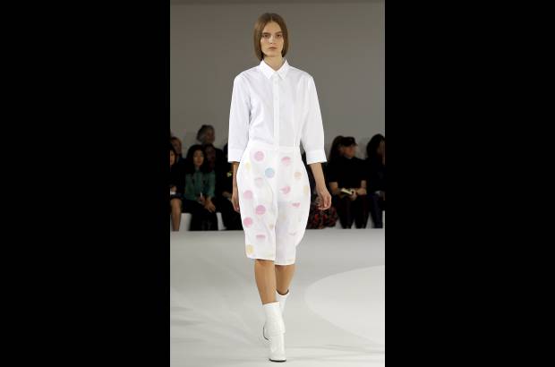 Reuters - Limpieza y pureza, en los colores y en las l&#237;neas, identifican el minimalismo. Dise&#241;o de Jil Sander.