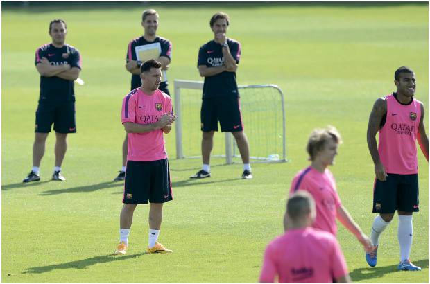 Afp - El retorno de Lionel Messi a los entrenamientos del Barcelona, tras agotar sus vacaciones, despertó la curiosidad entre los seguidores del jugador en las redes sociales sobre todo por el nuevo look que luce el futbolista argentino.