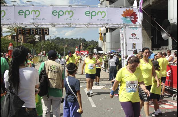 Esteban Jaramillo y Sebastián Salazar - Más de 10 mil competidores se dieron cita en esta histórica cita deportiva que se corría en las modalidades de 5, 10, 21 y 42 kilómetros.