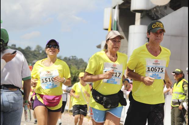 Esteban Jaramillo y Sebastián Salazar - Más de 10 mil competidores se dieron cita en esta histórica cita deportiva que se corría en las modalidades de 5, 10, 21 y 42 kilómetros.