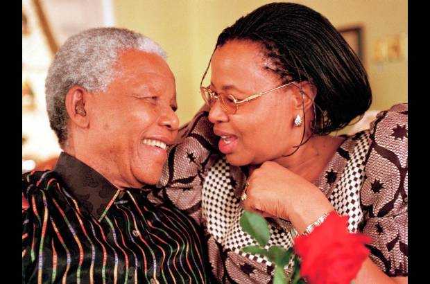 ARCHIVO - Luego que se retiró de la vida política continuó sus reuniones con líderes del mundo y trabajando para su Fundación Mandela.