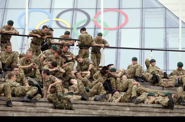 AP - En medio del agite también hay tiempo para el descanso.