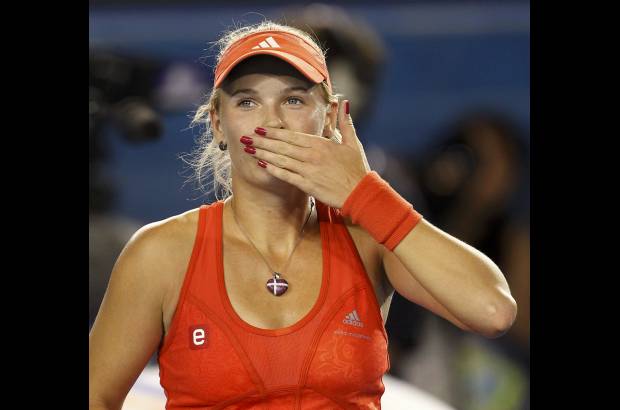 Reuters - Wozniacki, primera cabeza de serie en el Abierto de Australia, no tuvo rival en la jugadora local Anastasia Rodionova, a la que super&#243; por 6-2 y 6-1 en 1 hora y 16 minutos en su debut en el torneo.