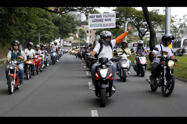 Manuela Palacio Hernández - La protesta terminó en una concentración en el Centro Administrativo La Alpujarra, donde los participantes le pidieron a las autoridades que respeten sus derechos.