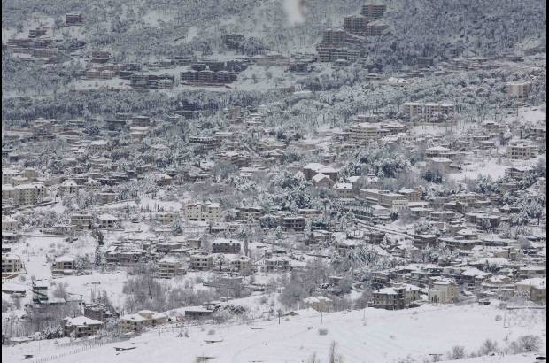 Reuters - La fuerte tormenta de nieve tambi&#233;n cubri&#243; la ciudad Hamana en el este de L&#237;bano.