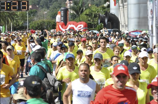 Esteban Jaramillo y Sebastián Salazar - Más de 10 mil competidores se dieron cita en esta histórica cita deportiva que se corría en las modalidades de 5, 10, 21 y 42 kilómetros