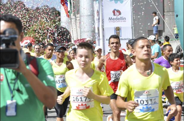 Esteban Jaramillo y Sebastián Salazar - Más de 10 mil competidores se dieron cita en esta histórica cita deportiva que se corría en las modalidades de 5, 10, 21 y 42 kilómetros