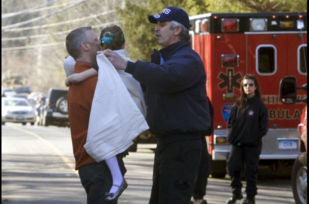 Foto Reuters - Huyeron al estacionamiento de la Escuela Primaria Sandy Hook, en Newtown.