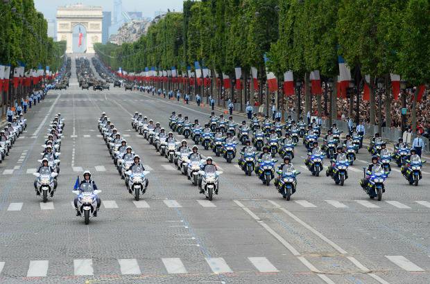 AFP - 82 motocicletas...