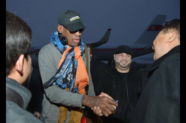 AP - En las anteriores visitas, Dennis Rodman ha sido invitado a cenar con Kim Jong Un y sostienen una buena amistad.