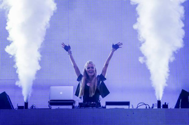 Colprensa - La multimillonaria hija de Richard Hilton, Paris Hilton, y la modelo colombiana Natalia Par&#237;s realizaron su presentaci&#243;n de m&#250;sica electr&#243;nica en el Castillo Marroqu&#237;n a las afueras de Bogot&#225;.