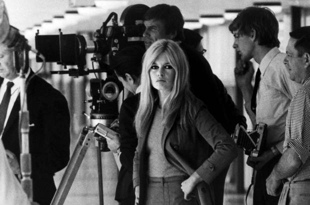 AFP - Imagen de la actriz francesa el 22 de septiembre de 1966, en el set de la pel&#237;cula &quot;Un coeur joie&quot;, dirigida por Serge Bourguignon en Londres.