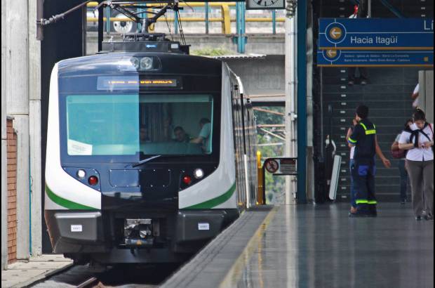 Juan Fernando Cano - El ejercicio consiste en simular el viaje completo del tren, realizando parada en todas las estaciones y abriendo sus puertas. A diferencia del servicio habitual, los vagones en prueba no transportan usuarios.