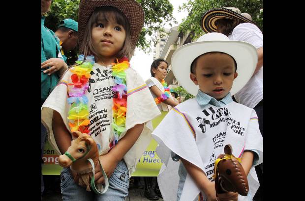 Julio C&#233;sar Herrera - Por lo menos 300 binomios surcaron el centro de Medell&#237;n, en una de las actividades m&#225;s divertidas de la Feria de las Flores.
