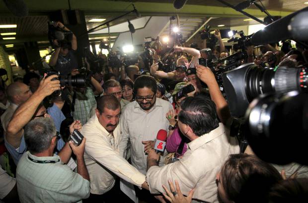 Reuters - En una peque&#241;a sala del Palacio de Convenciones de La Habana acoge la negociaci&#243;n formal cuyo primer tema de debate es el problema de la tierra y el desarrollo agrario integral.