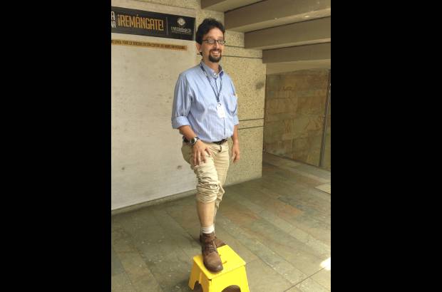 Catalina Hernández Osorio - José Ricardo Duque, docente Universiad CES. "Para nosotros como profesionales de la salud es importante comprender el dolor de las víctimas y ayudarles a recuperar sus actividades, después de la pérdida de una extremidad".