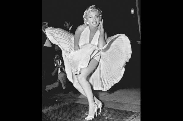 AP - Una imagen iconogr&#225;fica. La diva posa el 9 de septiembre de 1954 en el metro de Nueva York, en el rodaje de la pel&#237;cula The Seven Year Itch en Manhattan.