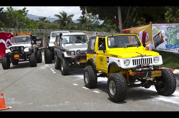 - Una de las categor&#237;as especiales fue la de los Suzuki, adaptados para competir.