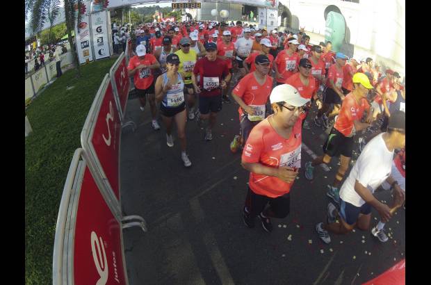 Esteban Jaramillo y Sebastián Salazar - Más de 10 mil competidores se dieron cita en esta histórica cita deportiva que se corría en las modalidades de 5, 10, 21 y 42 kilómetros.