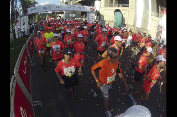 Esteban Jaramillo y Sebastián Salazar - Más de 10 mil competidores se dieron cita en esta histórica cita deportiva que se corría en las modalidades de 5, 10, 21 y 42 kilómetros.