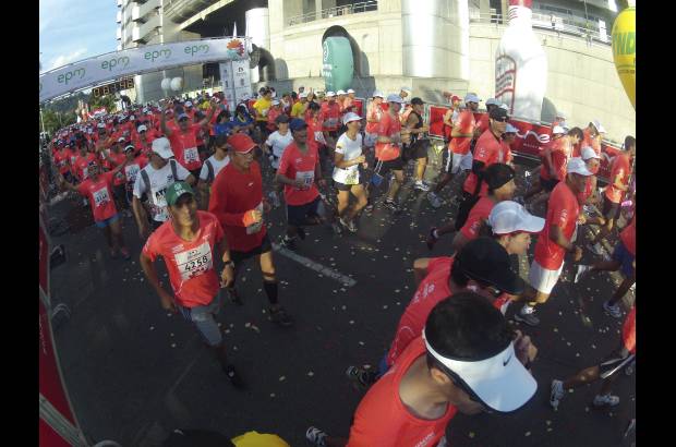 Esteban Jaramillo y Sebastián Salazar - Más de 10 mil competidores se dieron cita en esta histórica cita deportiva que se corría en las modalidades de 5, 10, 21 y 42 kilómetros.