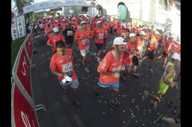 Esteban Jaramillo y Sebastián Salazar - Más de 10 mil competidores se dieron cita en esta histórica cita deportiva que se corría en las modalidades de 5, 10, 21 y 42 kilómetros.