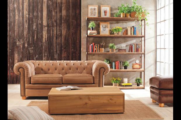 Puro Cuero rescata la naturalidad - Natural Art es la nueva colección de Puro Cuero. En ella los materiales se muestran tal y como son: las marcas de fuego, cicatrices y estrías de las pieles y las vetas y los nudos de la madera se pueden ver y sentir en los productos de esta nueva y natural colección.