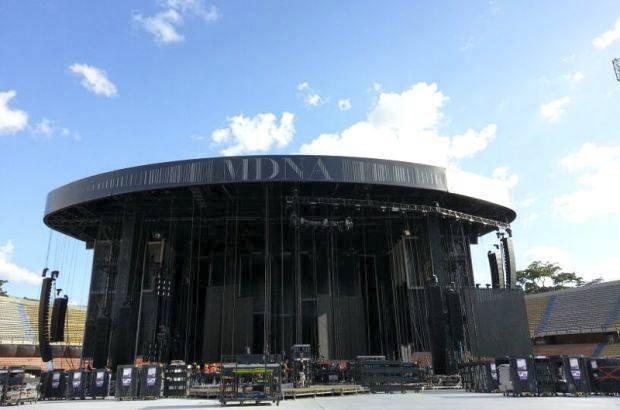 Juan Sebastián Carvajal - A punto está el gigante escenario para los conciertos de Madonna en Medellín. La megaestructura sobresale en el estadio Atanasio Girardot.