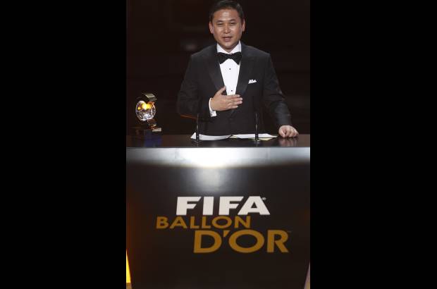 Reuters - Norio Sasaki, director t&#233;cnico de la selecci&#243;n japonesa de f&#250;tbol, obtuvo el premio a entrenador del a&#241;o en el f&#250;tbol femenino.